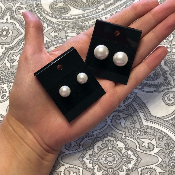⬇️ 🌴5 for $20🌴 Two pairs of faux pearl earrings - Picture 5 of 5